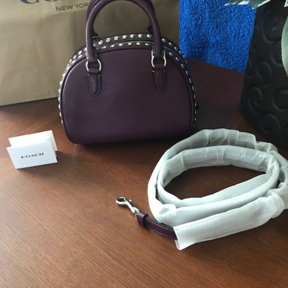 Coach Sydney Crossbody Doctor's Riveted Satchel 👜 - Picture 3 of 8